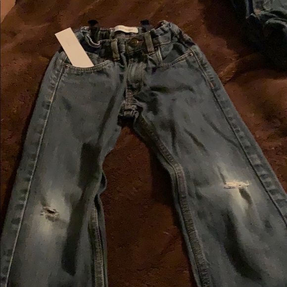 Boys size 5 jeans with holes - Picture 1 of 3